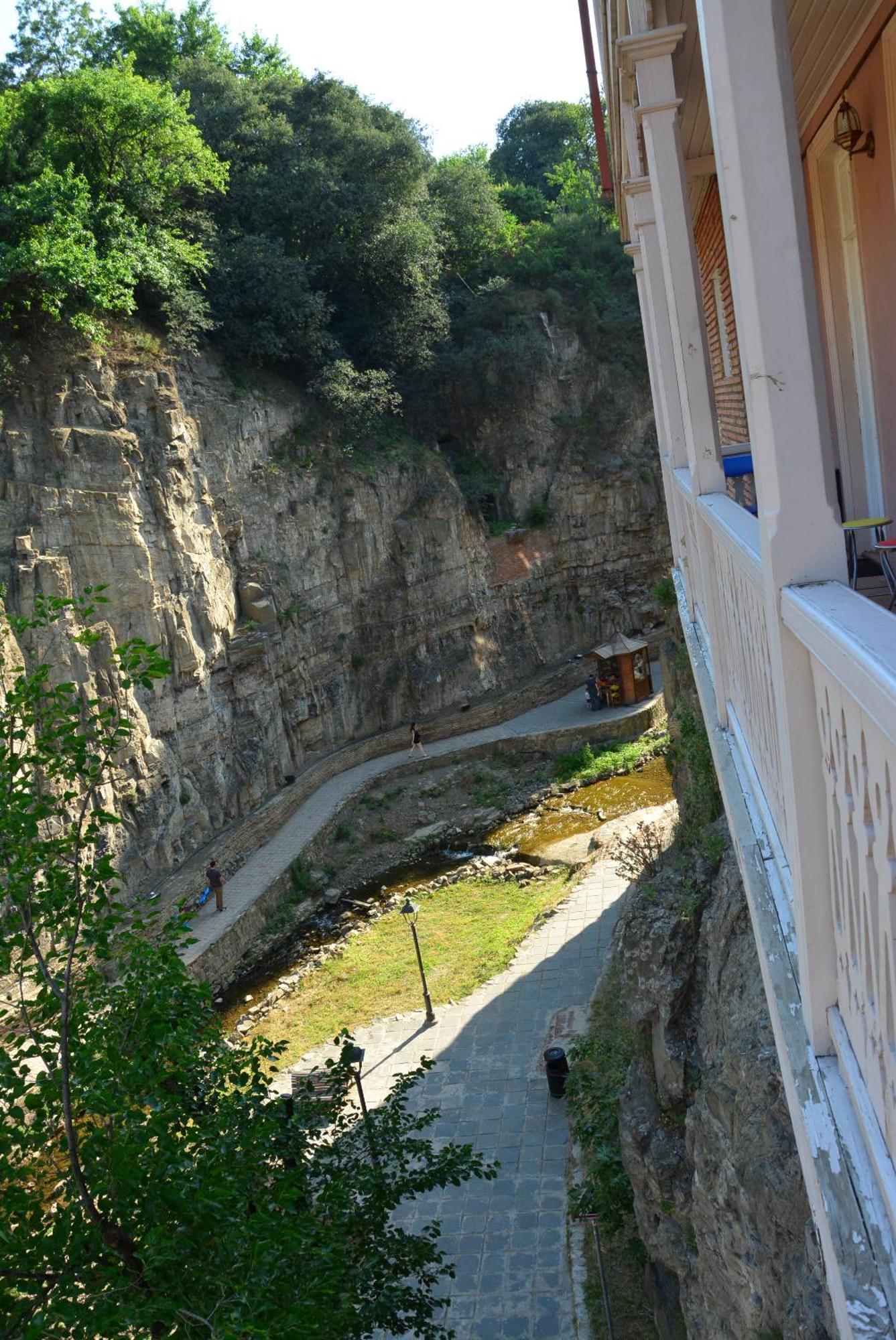 Hotel Canyon Tiflis Exterior foto